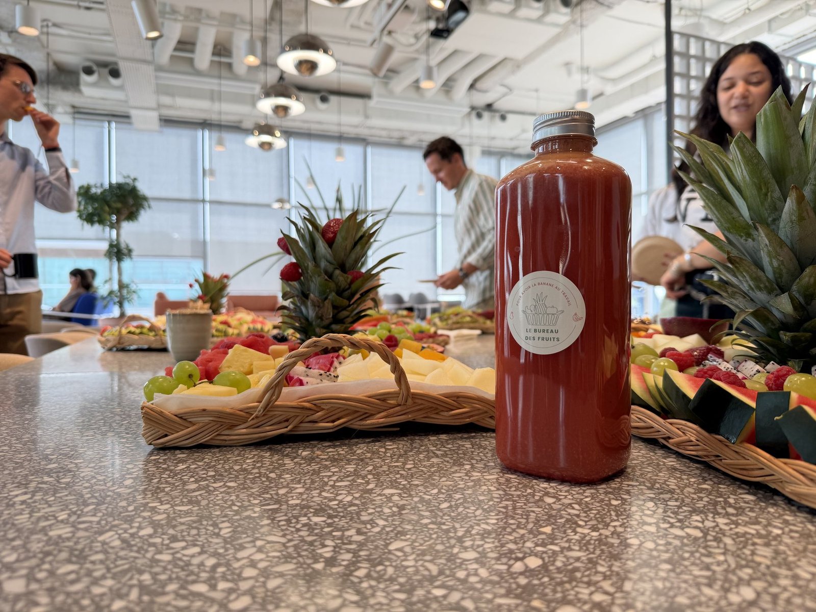 Pause fruitée au bureau avec les produits du Bureau des Fruits
